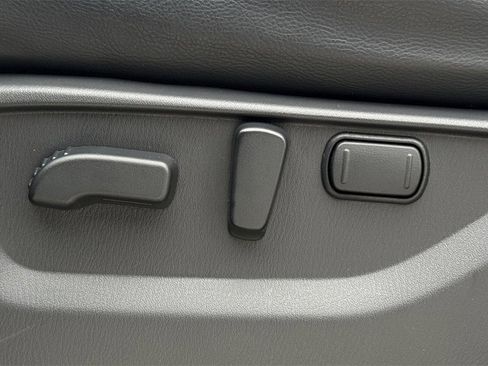 Used 2024 Nissan Armada SL image 25