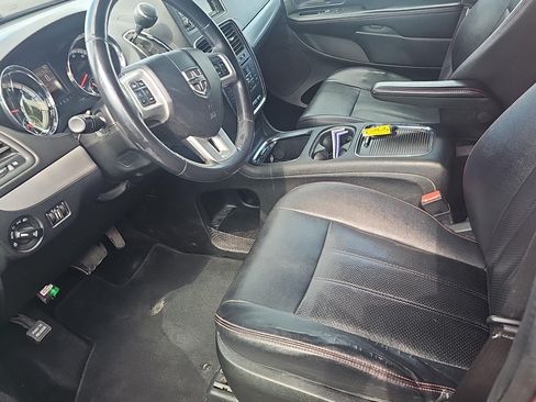 Used 2019 Dodge Grand Caravan GT FWD image 1