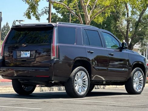 Used 2018 Cadillac Escalade Platinum AWD/4WD image 2