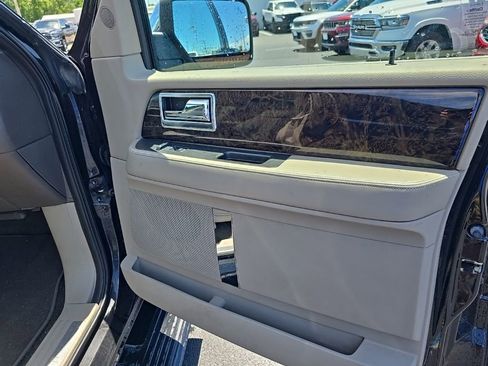 Used 2015 Lincoln Navigator 4WD image 46