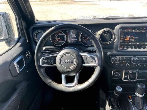 Used 2021 Jeep Gladiator Overland image 17