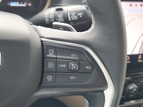 Used 2024 Jeep Grand Cherokee L Limited w/ Black Appearance Package image 28