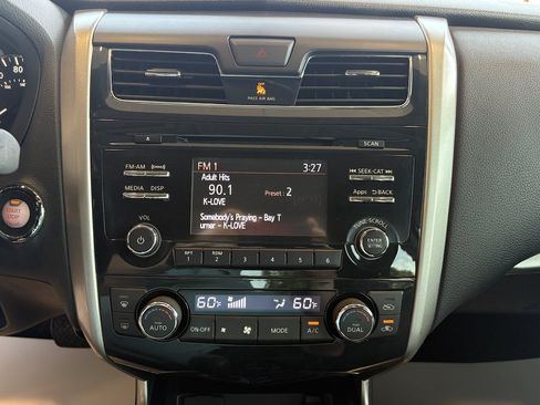 Used 2015 Nissan Altima 2.5 SV w/ Convenience Package FWD image 16