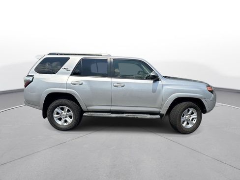 Used 2019 Toyota 4Runner SR5 AWD/4WD image 5