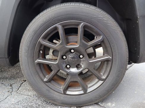 Used 2020 Jeep Renegade Altitude w/ UConnect 8.4 Nav Group FWD image 29