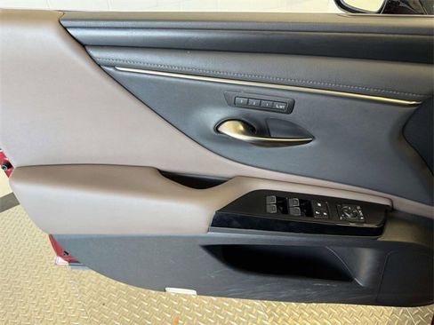 Certified 2022 Lexus ES 350 w/ Premium Package image 19