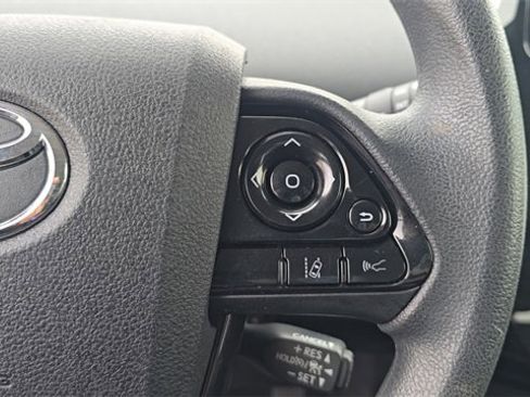 Used 2022 Toyota Prius LE image 23