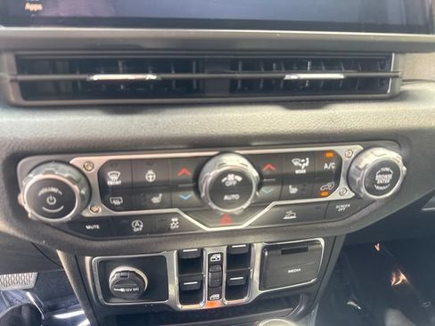 Used 2024 Jeep Wrangler Unlimited Sport AWD/4WD image 15