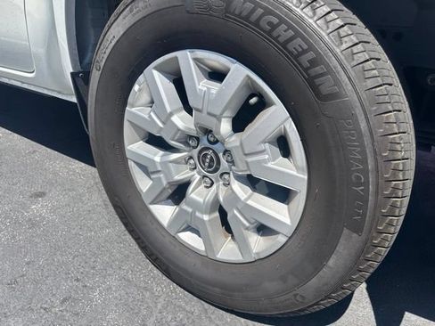 Certified 2024 Nissan Frontier SV w/ SV Convenience Package RWD image 7