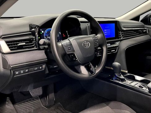 Used 2025 Toyota Camry LE w/ Convenience Package FWD image 17