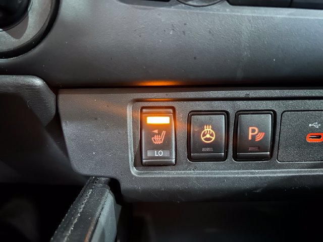 Used 2022 Nissan Frontier PRO-4X AWD/4WD image 5