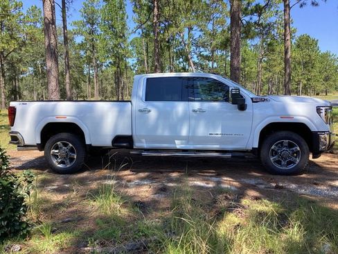 New 2025 GMC Sierra 3500 SLT w/ SLT Premium Package image 3