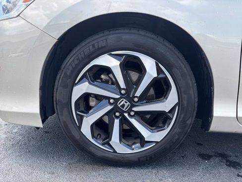 Used 2017 Honda Accord EX-L image 10