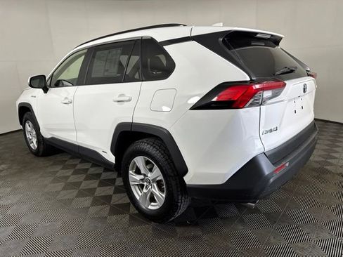 Used 2019 Toyota RAV4 LE w/ Carpet Mat Package AWD/4WD image 6