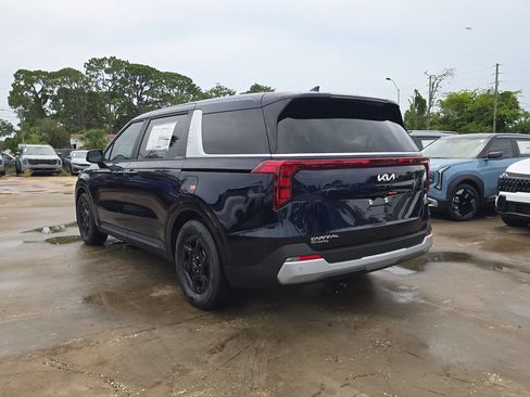 New 2027 Kia Carnival FWD image 6