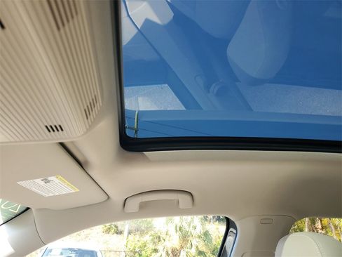 Certified 2025 Volkswagen Atlas SE image 32