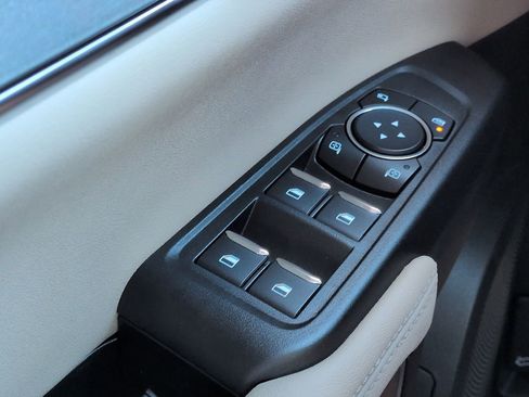 Used 2025 Ford Ranger Lariat w/ Chrome Accent Package image 23