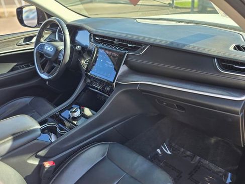 Used 2022 Jeep Grand Cherokee L Limited image 9