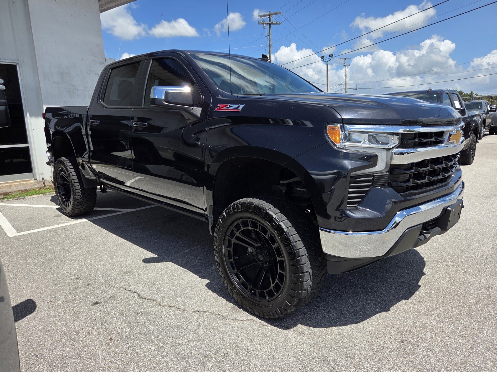 Used 2024 Chevrolet Silverado 1500 LT AWD/4WD image 6