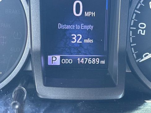 Used 2018 Toyota Tacoma TRD Sport w/ Technology Package AWD/4WD image 17
