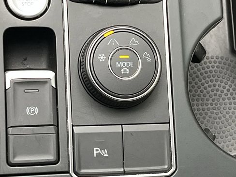 Used 2021 Volkswagen Atlas SE image 18