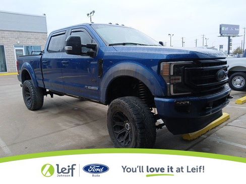 Used 2022 Ford F250 Lariat w/ Black Appearance Package image 3