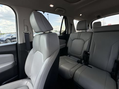 Used 2025 Honda Pilot Touring image 12