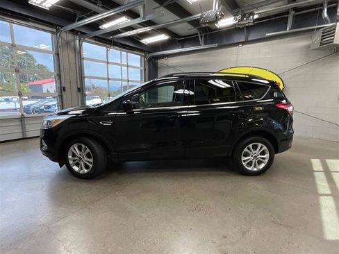 Used 2017 Ford Escape SE w/ Equipment Group 201A FWD image 2