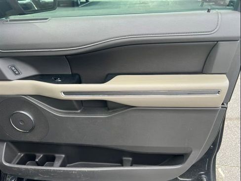 Used 2019 Ford Expedition XLT w/ Equipment Group 202A AWD/4WD image 15