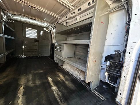 Used 2015 Chevrolet Express 2500 image 23