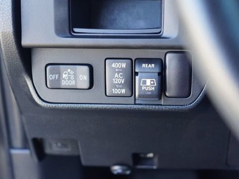 Used 2017 Toyota Tacoma TRD Off-Road AWD/4WD image 17