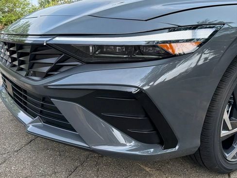 New 2026 Hyundai Elantra Limited FWD image 9