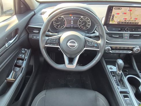 Used 2023 Nissan Altima 2.5 SV w/ SV Premium Package image 8