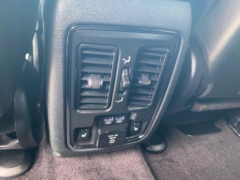 Used 2017 Jeep Grand Cherokee Limited AWD/4WD image 14