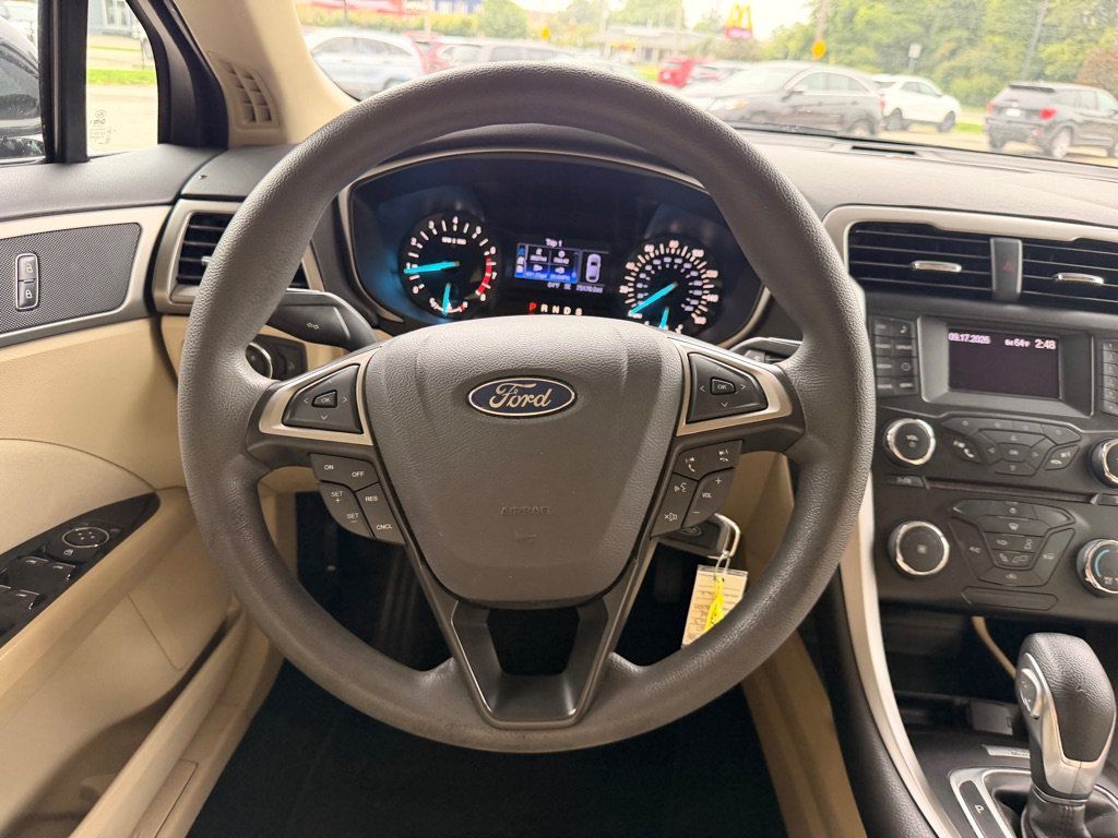 Used 2013 Ford Fusion SE FWD image 19