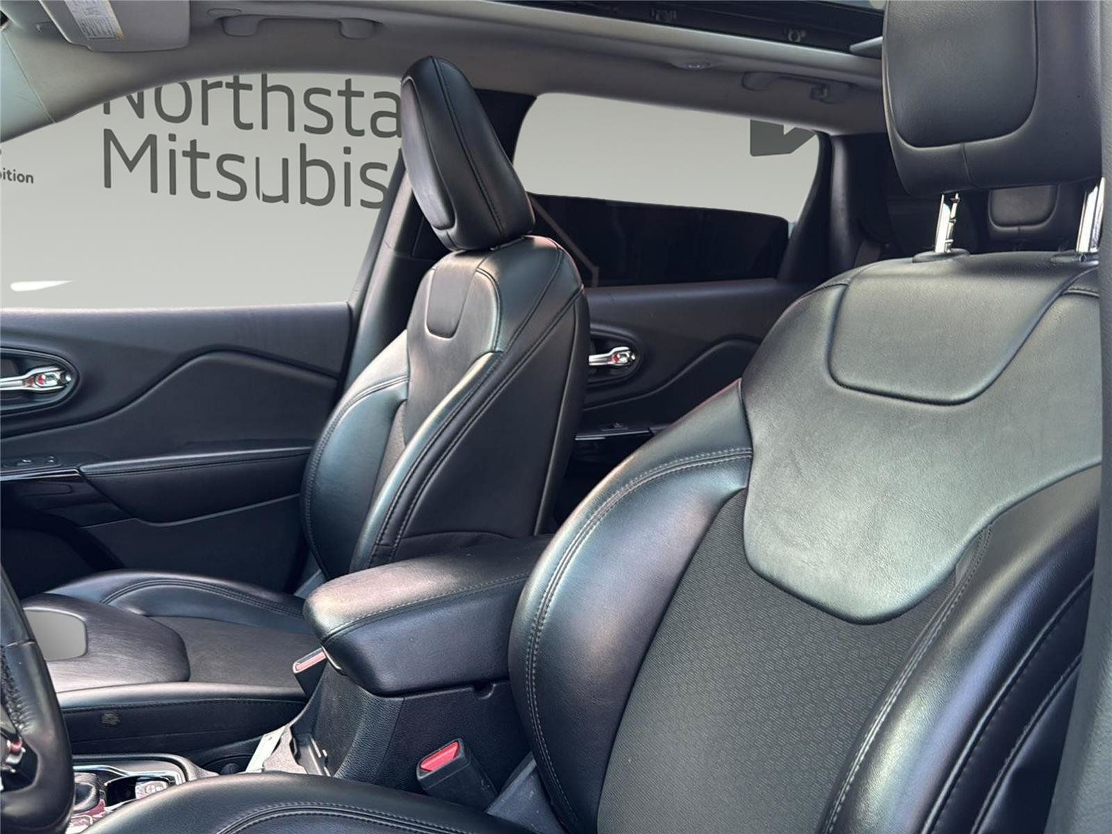 Used 2020 Jeep Cherokee Latitude Plus AWD/4WD image 10