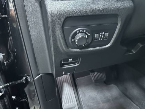 Used 2023 Jeep Grand Cherokee L Laredo AWD/4WD image 19