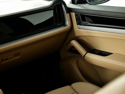 Certified 2026 Porsche Cayenne Coupe image 30