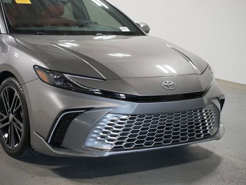 Used 2025 Toyota Camry XSE FWD image 4