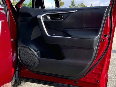 Used 2021 Toyota RAV4 LE image 22