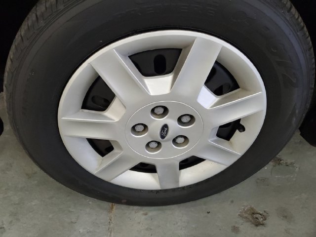 Used 2005 Ford Taurus SE FWD image 28