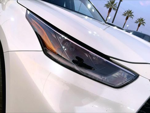 Used 2021 Toyota Highlander L image 30