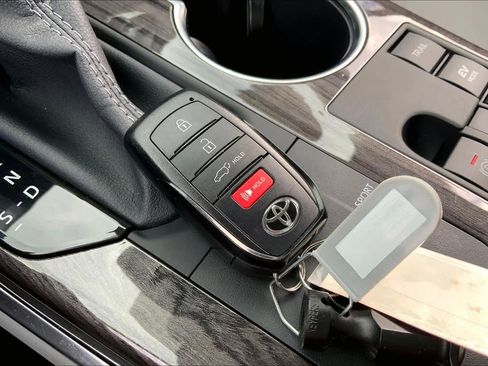 Used 2026 Toyota Highlander Platinum image 15