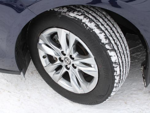 Used 2025 Toyota Sienna XLE image 18