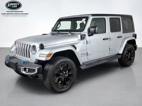 Used 2023 Jeep Wrangler Unlimited Sahara w/ Cold Weather Group AWD/4WD image 7