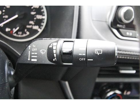 Used 2023 Nissan Rogue SV image 12