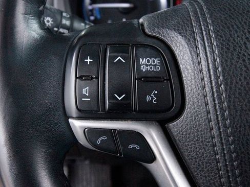 Used 2017 Toyota Highlander Limited image 19