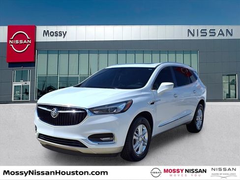 Used 2021 Buick Enclave Essence w/ Sound and Sites Package image 2
