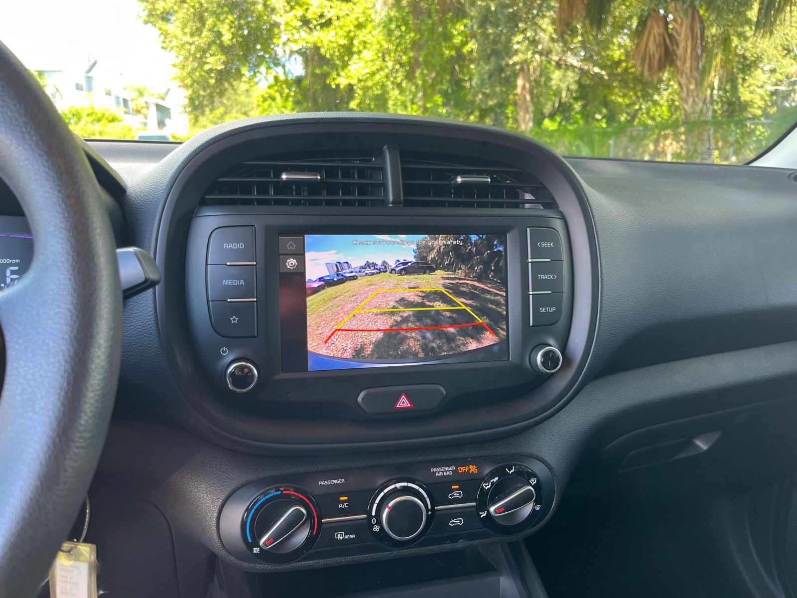Used 2025 Kia Soul LX w/ LX Technology Package FWD image 21