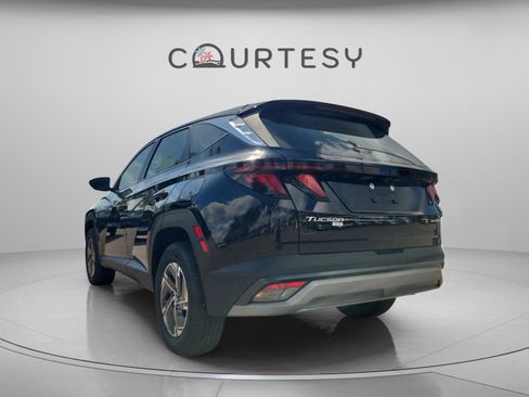 New 2026 Hyundai Tucson Blue SE image 3